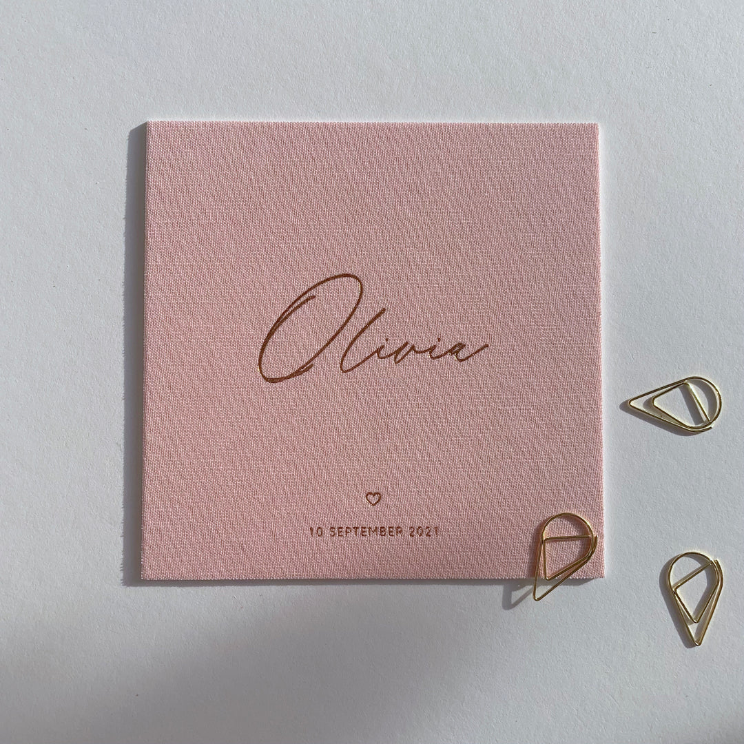 Geboortekaartje Olivia linnen