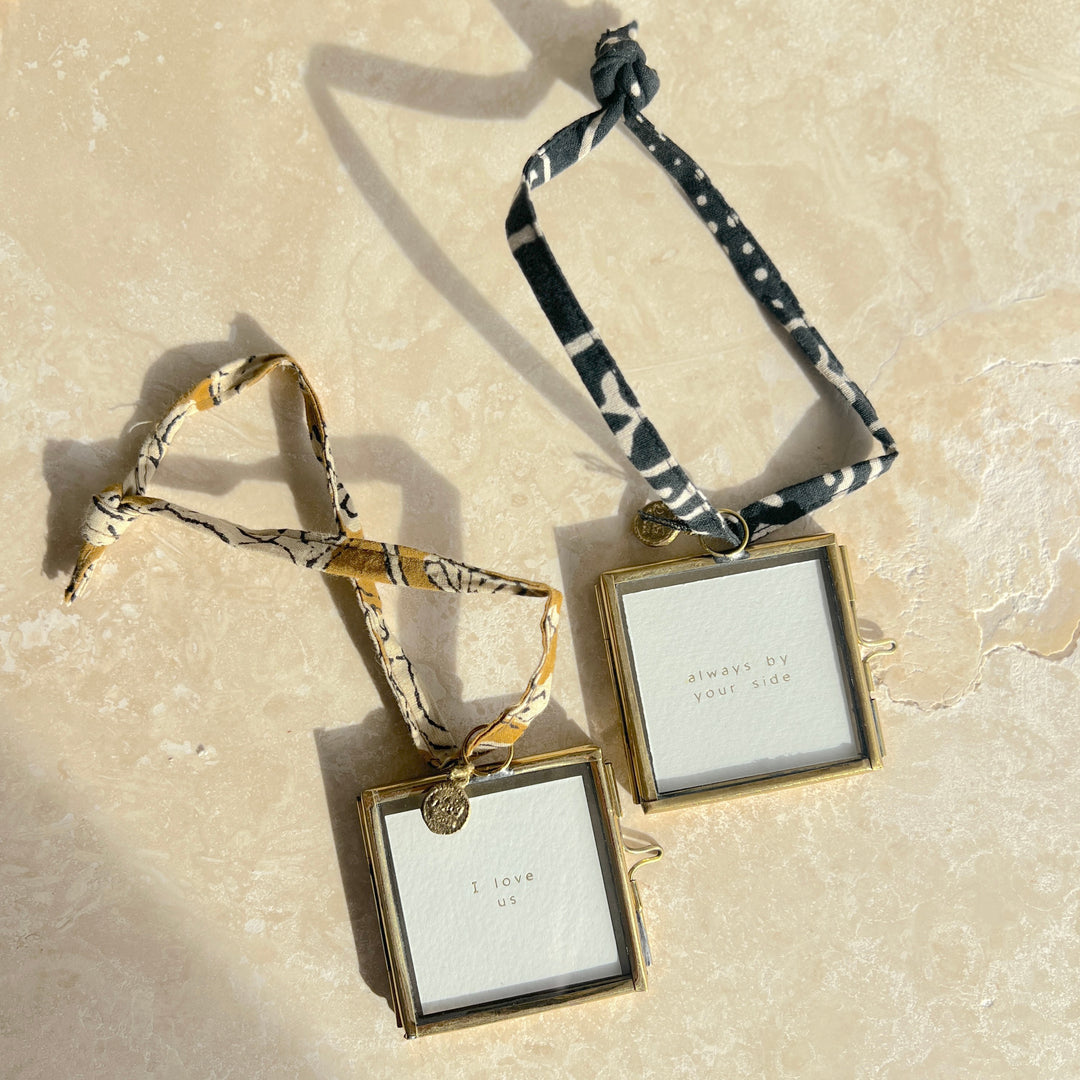 Mini frame Doing Goods zwart/wit