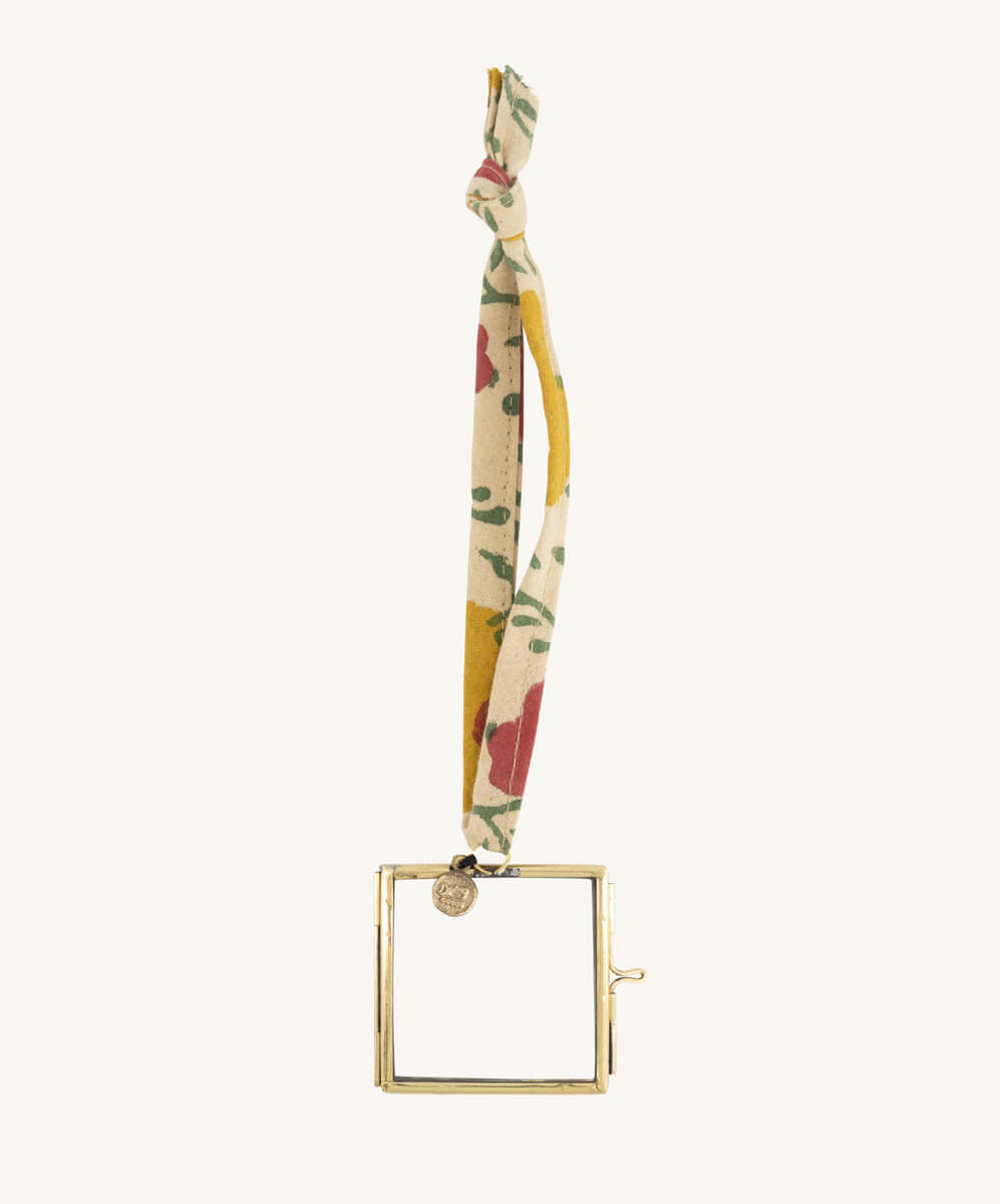 Mini frame Doing Goods okergeel